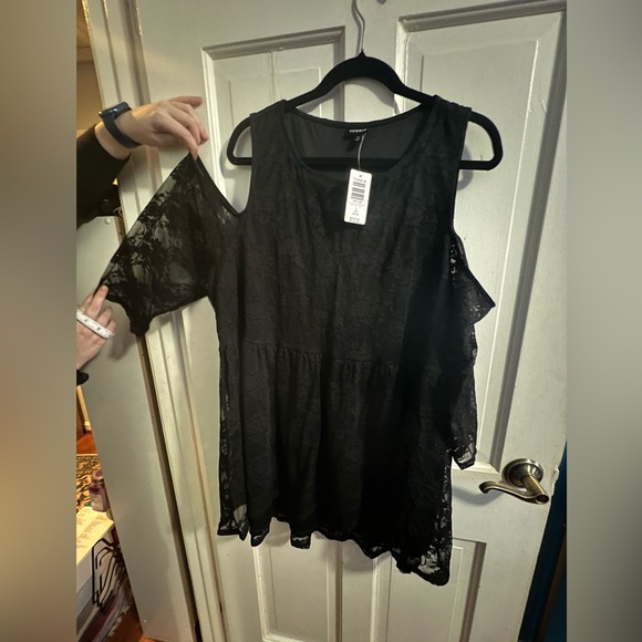 torrid Tops - Torrid black place cold shoulder top